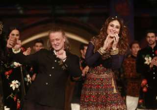 Rohit Bal with Kareena Kapoor at Lakme Fashion... Rohit Bal with Kareena Kapoor at Lakme Fashion...