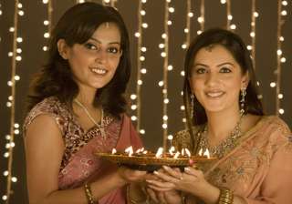 Diwali 2016: Simple tips to looks elegantly best... Diwali 2016: Simple tips to looks elegantly best...
