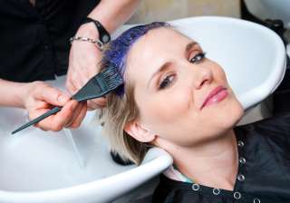 7 smart ways to hide your grey hair instantly -... 7 smart ways to hide your grey hair instantly -...
