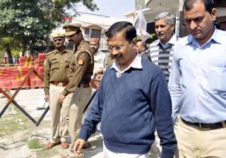 Shoe hurled at Arvind Kejriwal on New Year's Day... Shoe hurled at Arvind Kejriwal on New Year's Day...