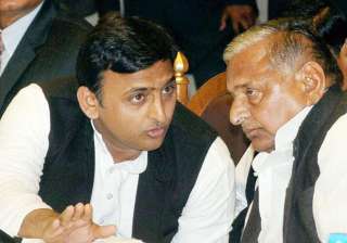 As Mulayam loyalists sharpen knives, fragile... As Mulayam loyalists sharpen knives, fragile...