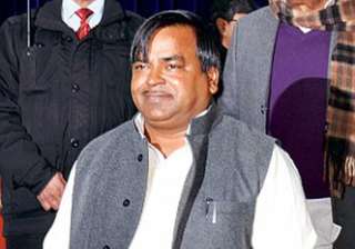 UP police searches Gayatri Prajapati's residence... UP police searches Gayatri Prajapati's residence...