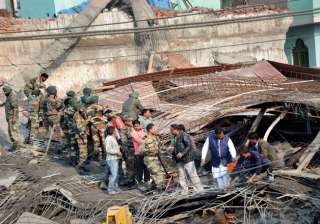 Kanpur building collapse: 30 people still feared... Kanpur building collapse: 30 people still feared...