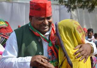 UP Minister, Gayatri Prajapati, Rape Accused - India TV UP Minister, Gayatri Prajapati, Rape Accused - India TV