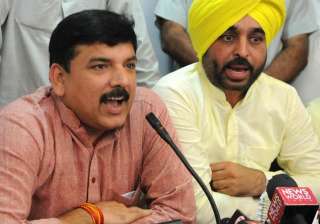 The video shows AAP's Sanjay Singh in a phone... The video shows AAP's Sanjay Singh in a phone...