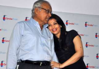 Aishwarya’s dad admitted in ICU - India TV Aishwarya’s dad admitted in ICU - India TV