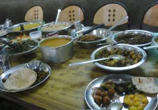 AMU students say being forced to eat vegetarian... AMU students say being forced to eat vegetarian...