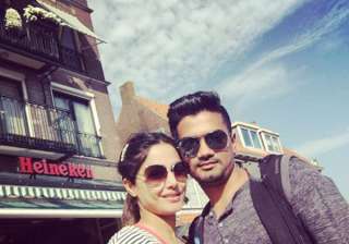 Hina Khan aka ‘Akshara’ spotted with her... Hina Khan aka ‘Akshara’ spotted with her...