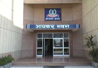 I-T makes public list of defaulters owing Rs 448... I-T makes public list of defaulters owing Rs 448...