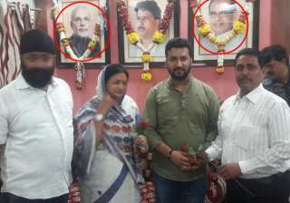 Indore mayor pays ‘floral tribute’ to PM... Indore mayor pays ‘floral tribute’ to PM...