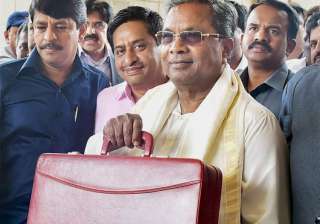 Siddaramaiah offers sops to students, farmers in... Siddaramaiah offers sops to students, farmers in...