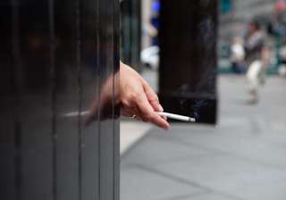 Delhi Police, Smoking, Cigarettes, Fine - India TV Delhi Police, Smoking, Cigarettes, Fine - India TV