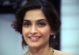 Sonam Kapoor in Padman - India TV Sonam Kapoor in Padman - India TV