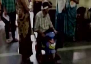 Patient, Hyderabad, Wheelchair, Doctor, Bribe - India TV Patient, Hyderabad, Wheelchair, Doctor, Bribe - India TV