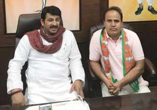 Days before MCD polls, AAP MLA Ved Prakash jumps... Days before MCD polls, AAP MLA Ved Prakash jumps...