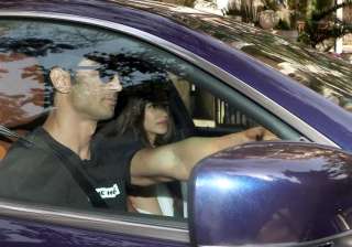 Sushant takes his rumoured lover Kriti out on a... Sushant takes his rumoured lover Kriti out on a...