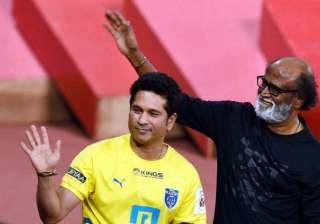 Rajinikanth gives best wishes to Sachin Tendulkar... Rajinikanth gives best wishes to Sachin Tendulkar...