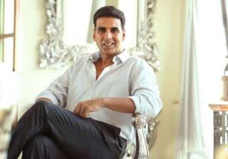 Akshay Kumar digs toilet in Madhya Pradesh -... Akshay Kumar digs toilet in Madhya Pradesh -...