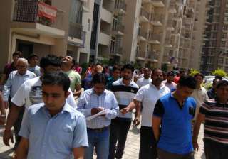 Arihant Arden residents protest against poor... Arihant Arden residents protest against poor...