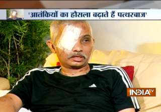 Indian Army, Stone Pelters, Kashmir, CRPF - India TV Indian Army, Stone Pelters, Kashmir, CRPF - India TV