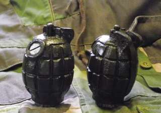Army jawan held with 2 live grenades at Srinagar... Army jawan held with 2 live grenades at Srinagar...
