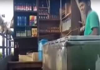 Watch: Liquor shop in Punjab goes ‘mobile’ to... Watch: Liquor shop in Punjab goes ‘mobile’ to...