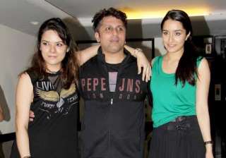 Mohit Suri enjoys with Half Girlfriend and Ek... Mohit Suri enjoys with Half Girlfriend and Ek...