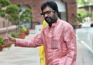 Private carriers lift flying ban on Shiv Sena MP... Private carriers lift flying ban on Shiv Sena MP...