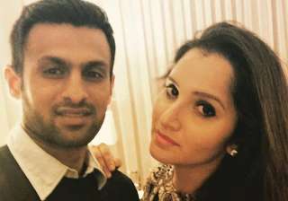 Shoaib Malik giving some serious couple goals - India TV Shoaib Malik giving some serious couple goals - India TV