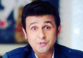Sonu Nigam woken up by Azaan - India TV Sonu Nigam woken up by Azaan - India TV