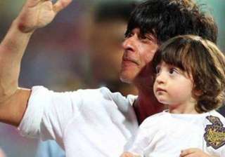 shah rukh khan and abram - India TV shah rukh khan and abram - India TV