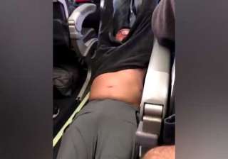 Passenger dragged on United Airlines flight -... Passenger dragged on United Airlines flight -...
