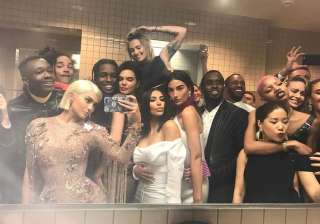 Met Gala 2017 washroom selfies - India TV Met Gala 2017 washroom selfies - India TV