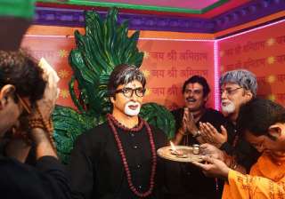 amitabh bachchan statue in kolkata temple - India TV amitabh bachchan statue in kolkata temple - India TV