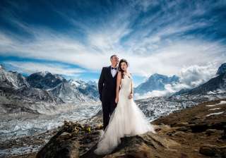 couple got married at mt everest - India TV couple got married at mt everest - India TV