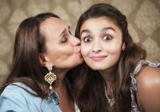 Alia Bhatt, Soni Razdan - India TV Alia Bhatt, Soni Razdan - India TV