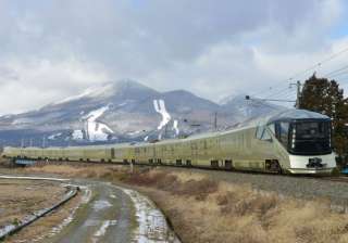 Luxury Japanese train Shiki-Shima Luxury Japanese train Shiki-Shima