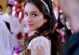 Feel happy in simple things of life: Shraddha... Feel happy in simple things of life: Shraddha...