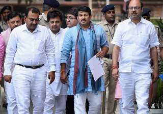 Manoj Tiwari leads the BJP delegation after... Manoj Tiwari leads the BJP delegation after...