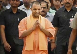 CM Aditiyanath walks to attend the UP Assembly... CM Aditiyanath walks to attend the UP Assembly...
