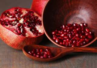 5 health benefits of pomegranate you need to know - India TV 5 health benefits of pomegranate you need to know - India TV