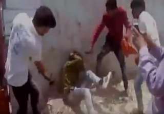 Alleged cow vigilantes thrash man in Ujjain -... Alleged cow vigilantes thrash man in Ujjain -...