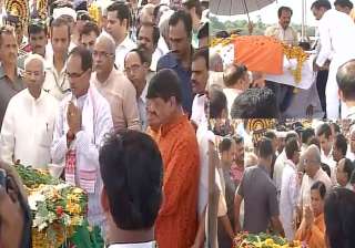 Union minister Anil Dave cremated - India TV Union minister Anil Dave cremated - India TV