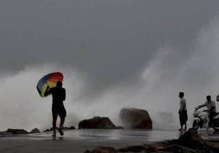 Cyclone Mora hits Bangladesh coast - India TV Cyclone Mora hits Bangladesh coast - India TV