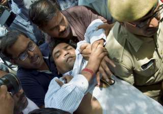 Kapil Mishra fell unconscious during a press... Kapil Mishra fell unconscious during a press...