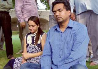 Kapil Mishra with his wife at Rajghat - India TV Kapil Mishra with his wife at Rajghat - India TV