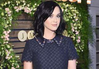 Katy Perry stops London concert to pay tribute to... Katy Perry stops London concert to pay tribute to...