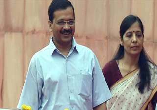 Arvind Kejriwal and Sunita Kejriwal - India TV Arvind Kejriwal and Sunita Kejriwal - India TV