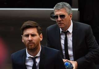 Lionel Messi and his father Jorge - India TV Lionel Messi and his father Jorge - India TV