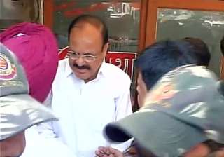 Venkaiah Naidu, Manoj Tiwari visit lynched... Venkaiah Naidu, Manoj Tiwari visit lynched...